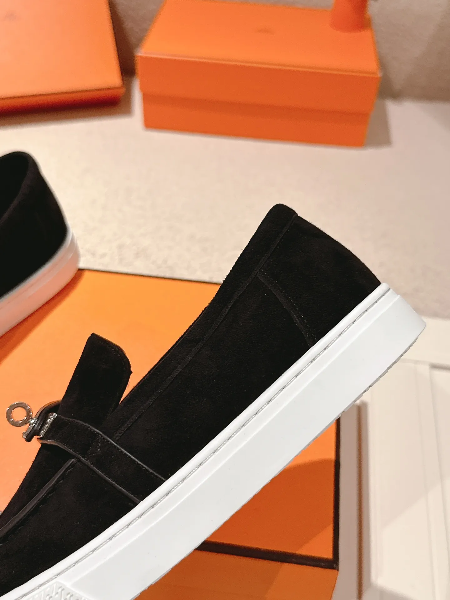 Men's shoes 💰640💰 Hermes# New Kelly buckle thick-soled loafers. Upper: cowhide/suede material. Lining: sheepskin lining. Outsole: exclusive molded outsole. Size: women's size 35-40, men's size 39-45 (female 41/male 46 customized, non-refundable)